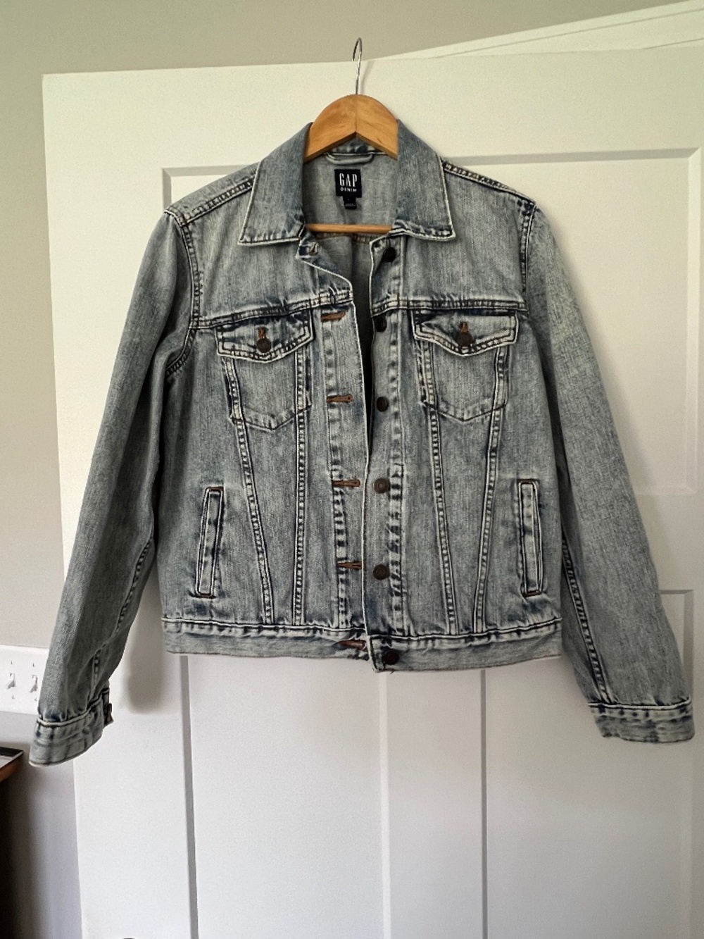 Gap Denim Icon Jacket – Light Wash, Size L